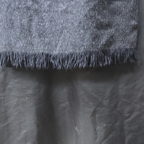 Elegant Women's Black Midi Skirt - Picture 3 of 10